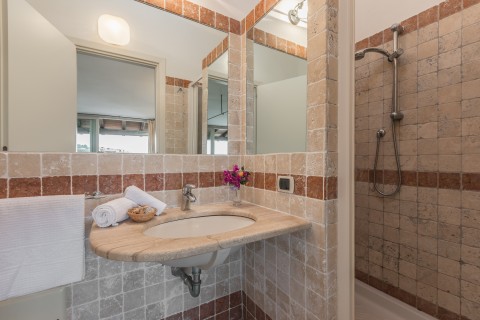 Bathroom Bilo Top Sup. for 4- Capo Ceraso Resort