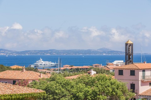 porto_rotondo_vista_campana_chiesa.jpg